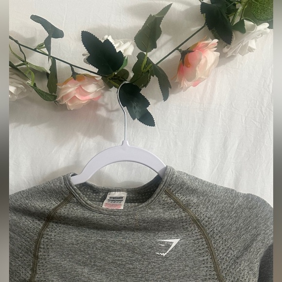 Gymshark athletic top - Picture 3 of 3